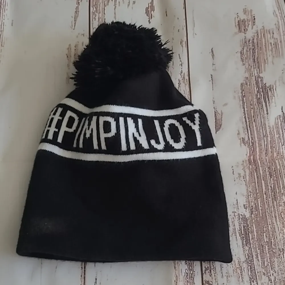 #pimpinjoy knit pom hat black white